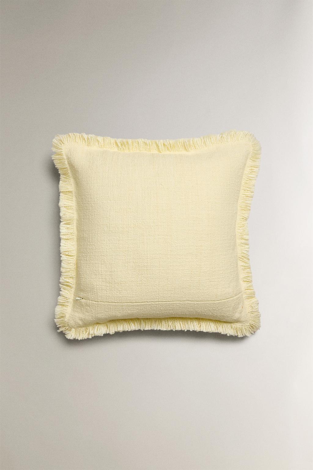 Чехол для подушки с бахромой