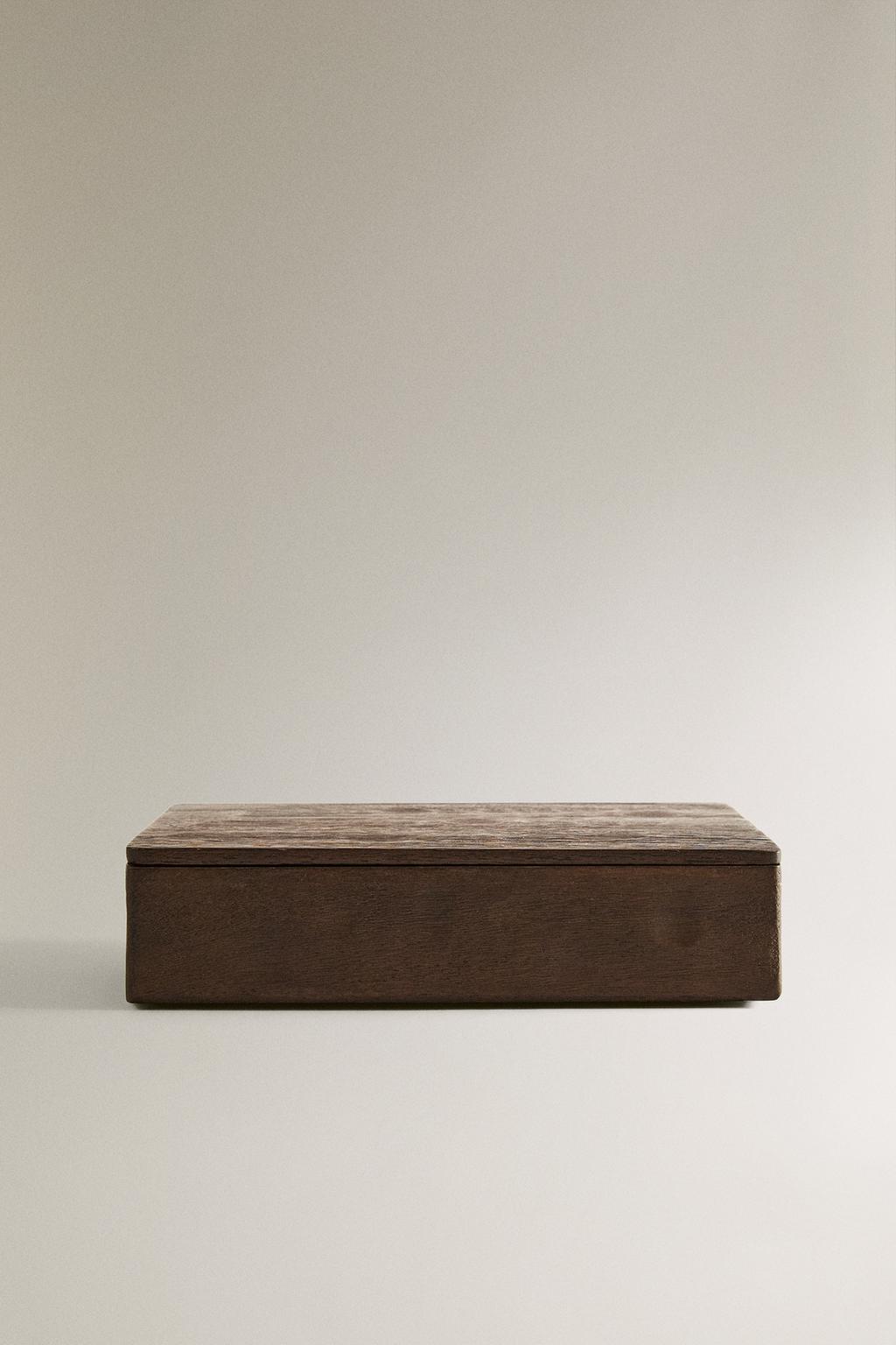 Большая деревянная коробка с крышкой