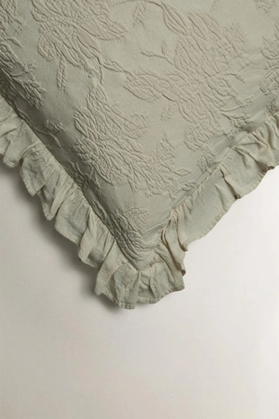 Чехол для подушки из джаккарда с оборками