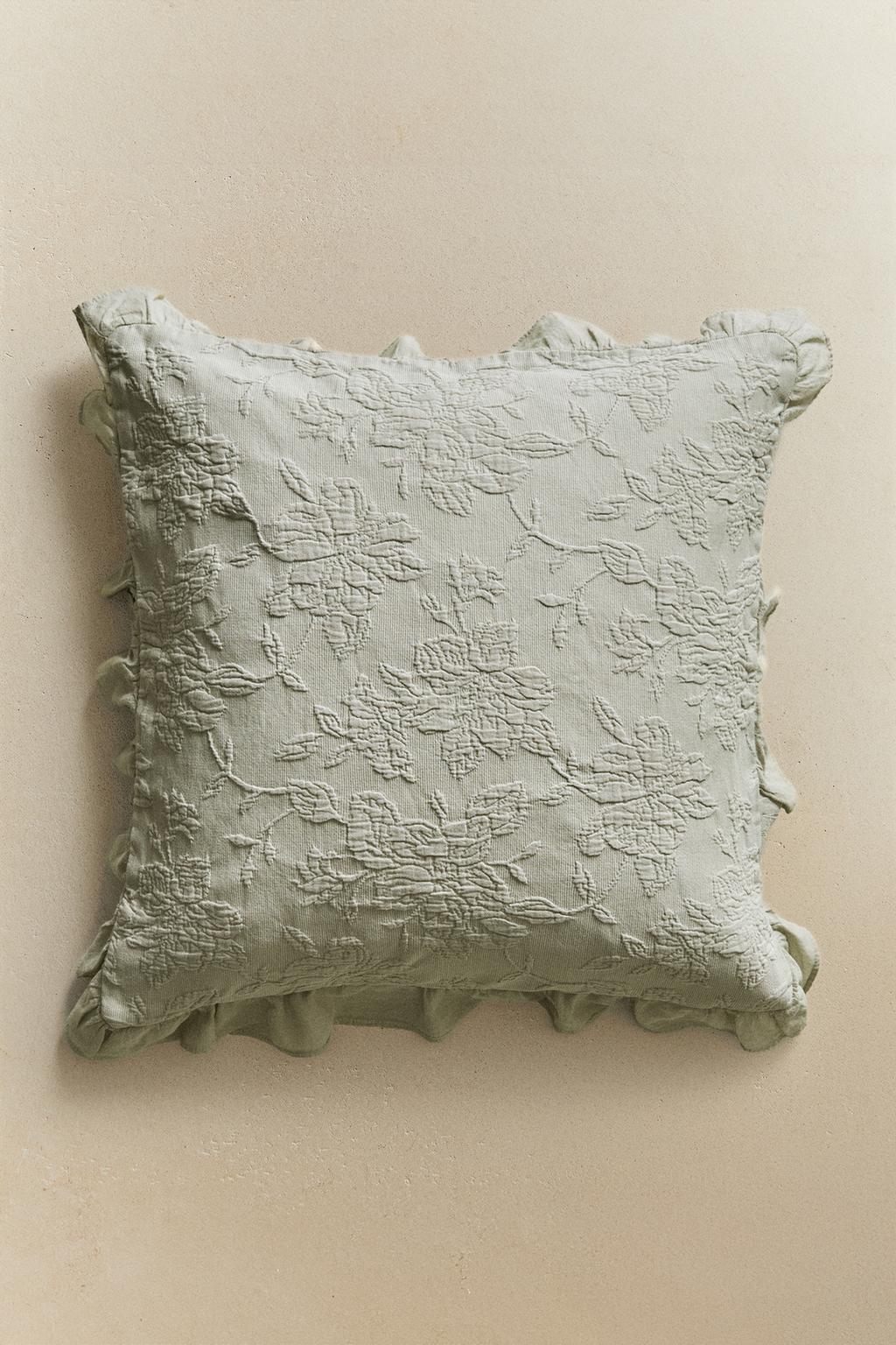 Чехол для подушки из джаккарда с оборками