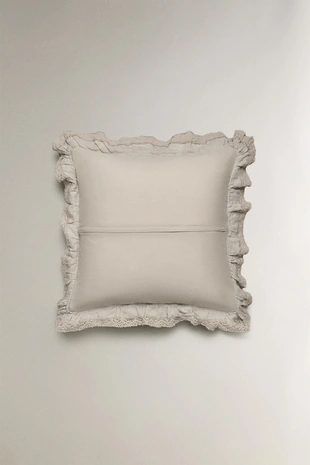 Чехол из льна для подушки с кружевным обрамлением- Заказать в России