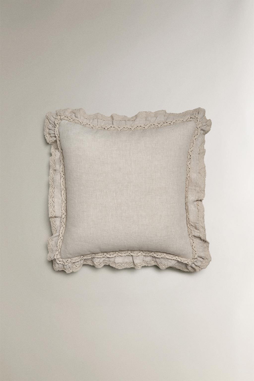 Чехол из льна для подушки с кружевным обрамлением