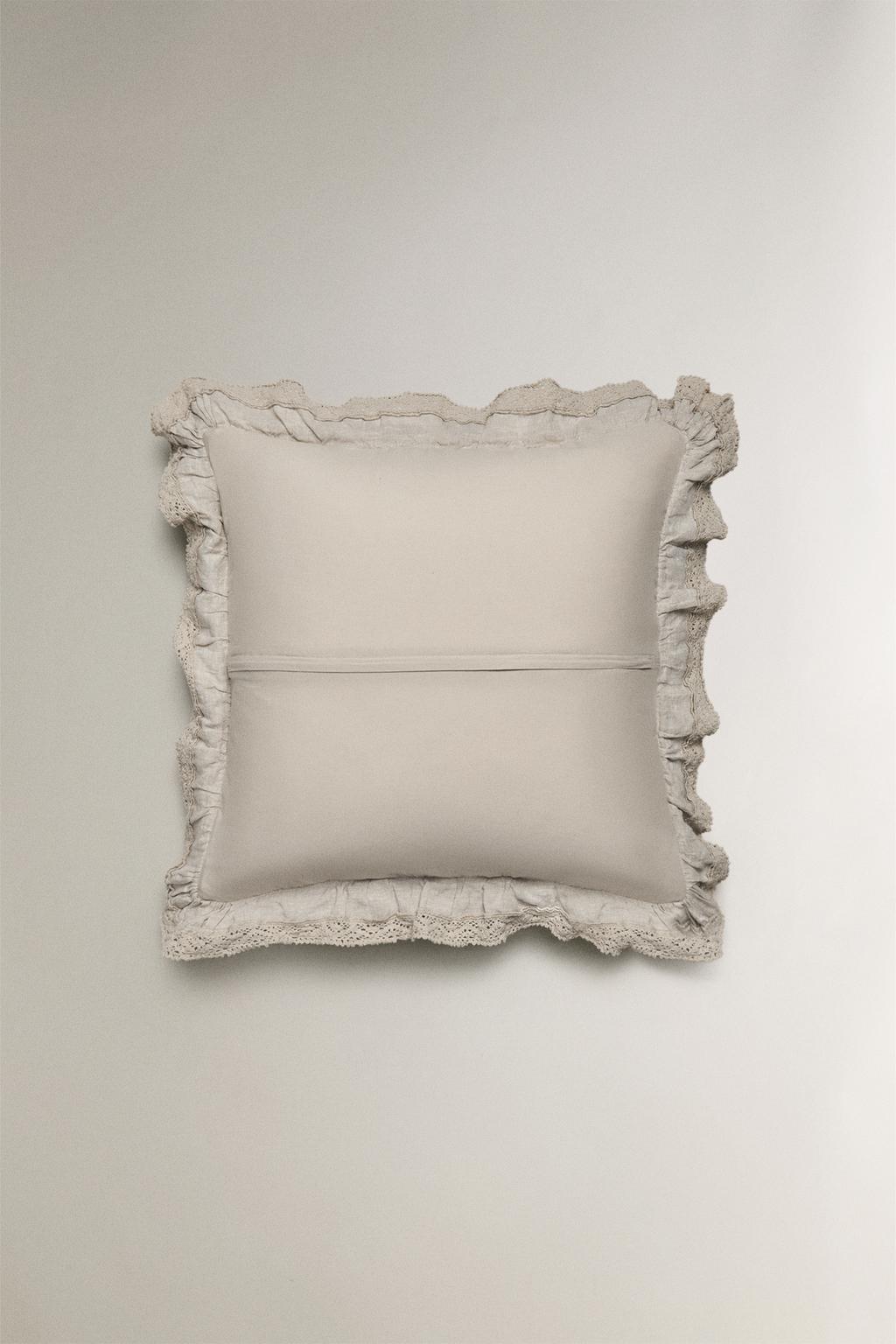 Чехол из льна для подушки с кружевным обрамлением