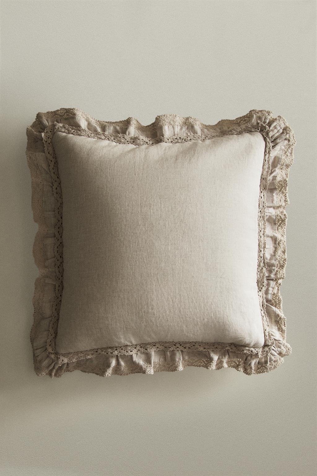Чехол из льна для подушки с кружевным обрамлением