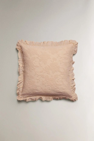 Чехол для подушки из жаккарда с оборками