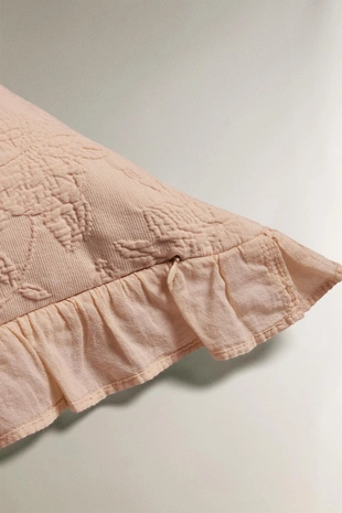 Чехол для подушки из жаккарда с оборками