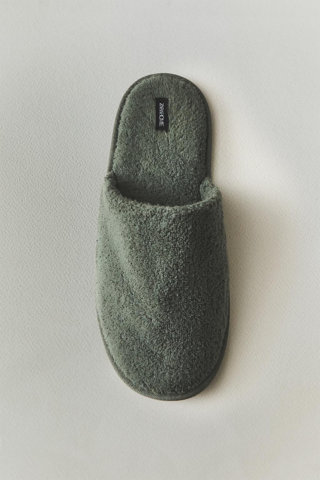 Тапочки для ванной комнаты из махровой ткани