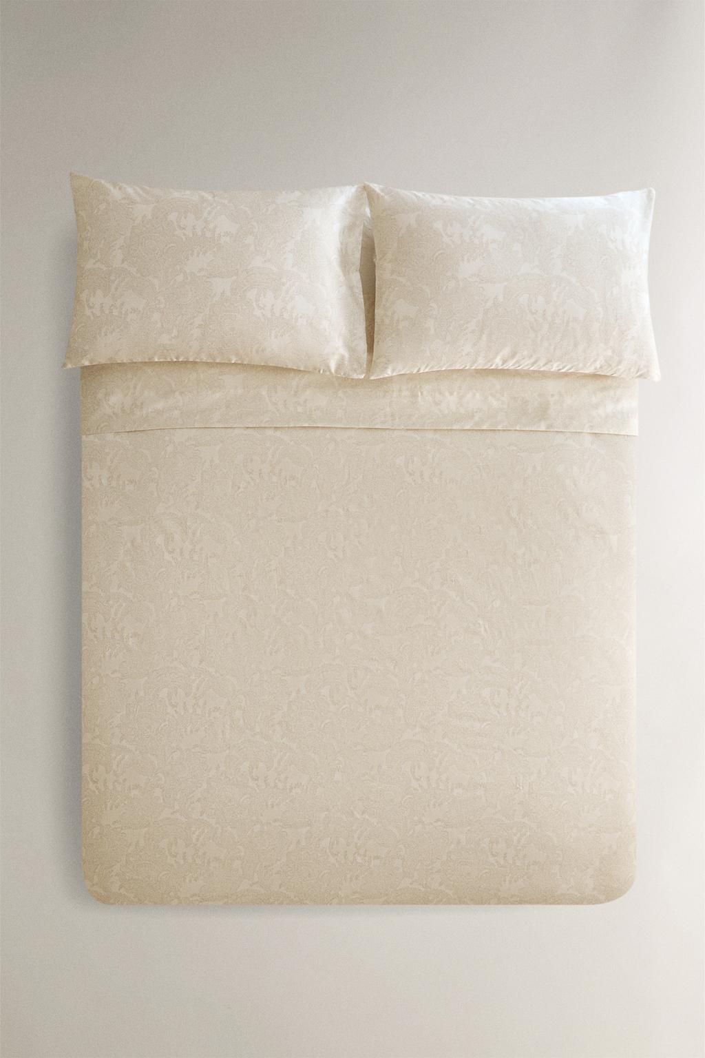 Покрывало сатиновое с рисунком пейсли