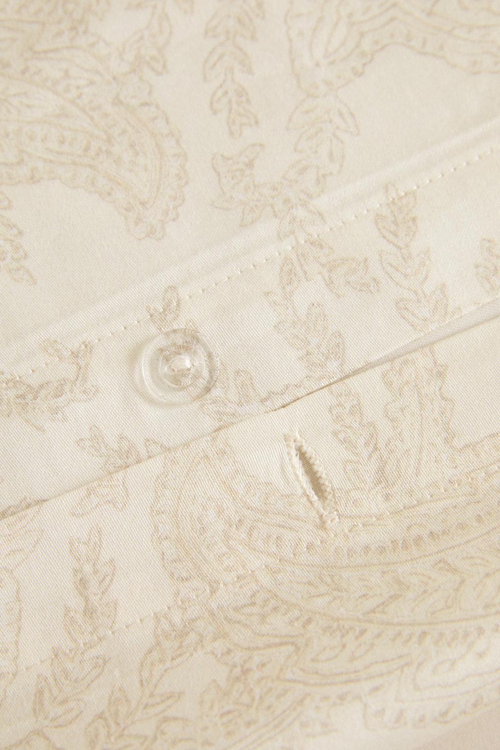 Покрывало сатиновое с рисунком пейсли