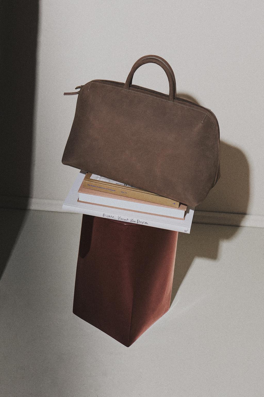 Сумка из нубука для путешествий