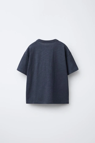 Однотонная футболка с воротником на пуговицах- Заказать в России