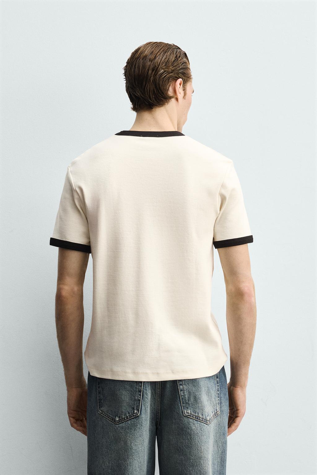 БАЗОВАЯ ФУТБОЛКА В РУБЧИК С КОНТРАСТНЫМИ ДЕТАЛЯМИ