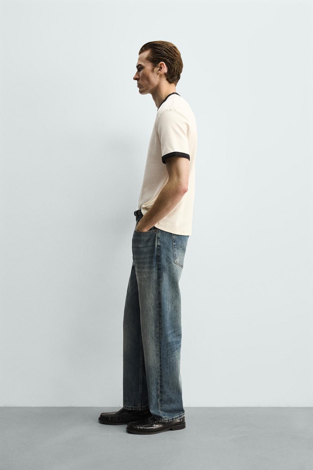 БАЗОВАЯ ФУТБОЛКА В РУБЧИК С КОНТРАСТНЫМИ ДЕТАЛЯМИ