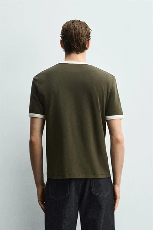 Футболка в рубчик с контрастной отделкой базовая