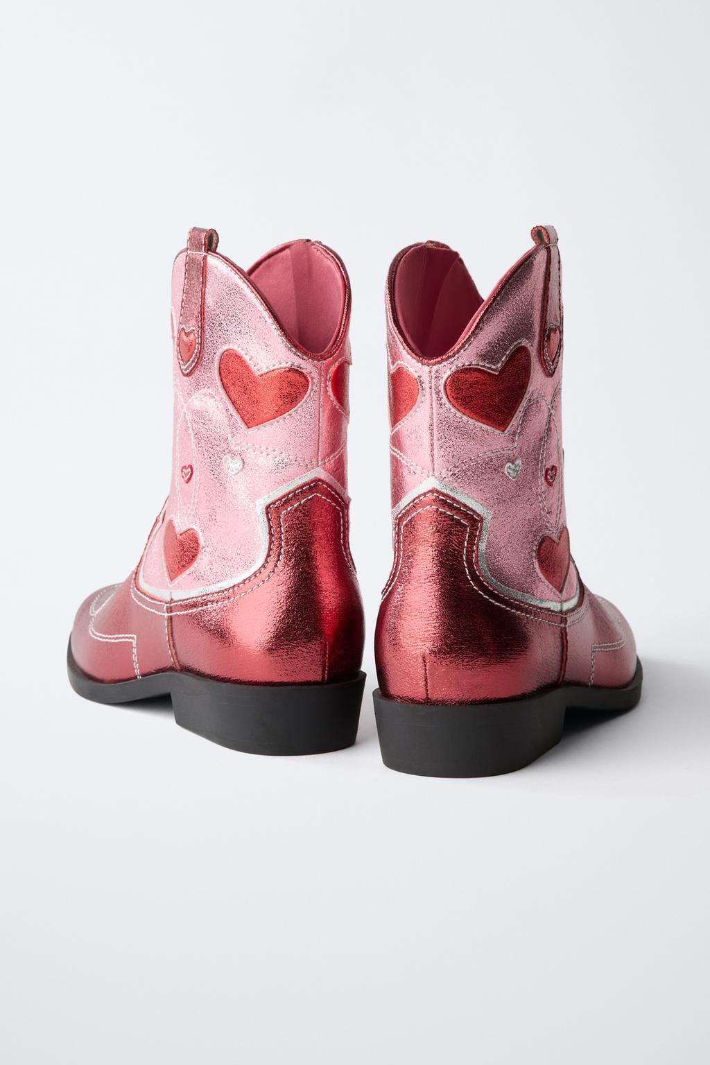 САПОГИ В КОВБОЙСКОМ СТИЛЕ С ДЕКОРАТИВНЫМИ ДЕТАЛЯМИ