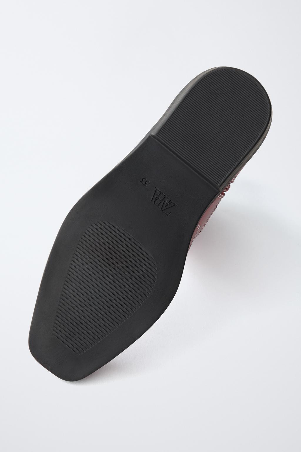 САПОГИ В КОВБОЙСКОМ СТИЛЕ С ДЕКОРАТИВНЫМИ ДЕТАЛЯМИ