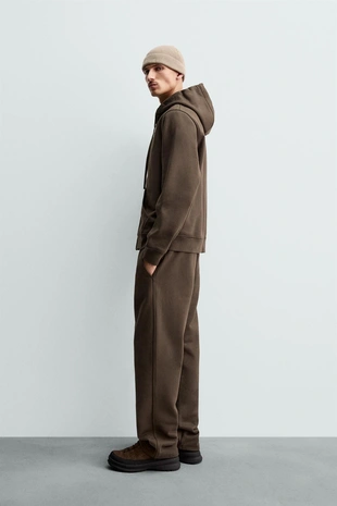 Толстовка на молнии с капюшоном из плотной ткани