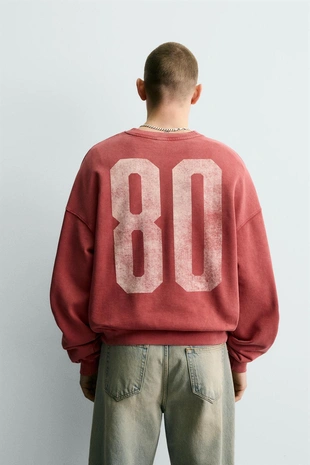 Толстовка с эффектом потертости и контрастным принтом- Заказать в России