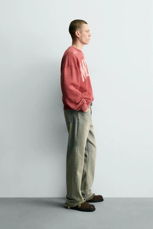 Толстовка с эффектом потертости и контрастным принтом- Заказать в России