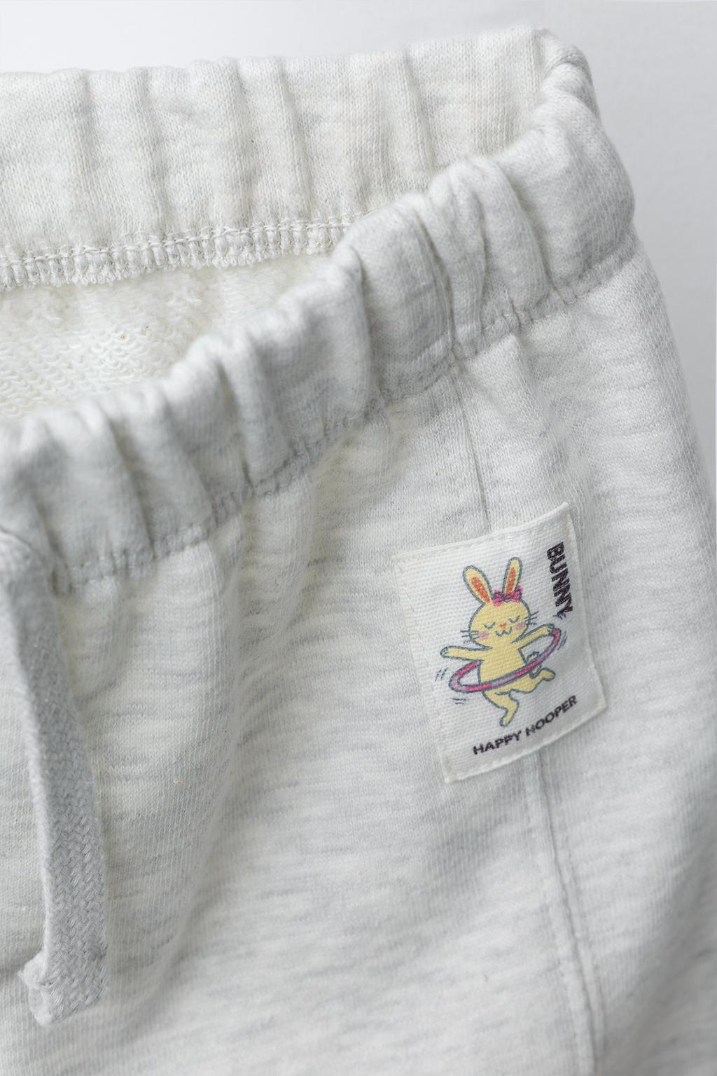 ДЖОГГЕРЫ ИЗ МЯГКОЙ ТКАНИ С ЭТИКЕТКОЙ