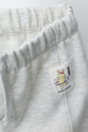 Джоггеры из мягкой ткани с этикеткой