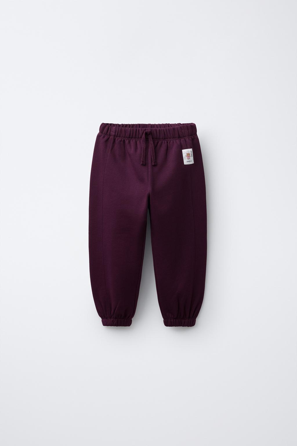 ДЖОГГЕРЫ ИЗ МЯГКОЙ ТКАНИ С ЭТИКЕТКОЙ