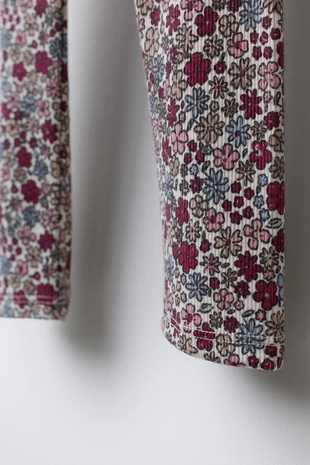 Леггинсы в рубчик с принтом