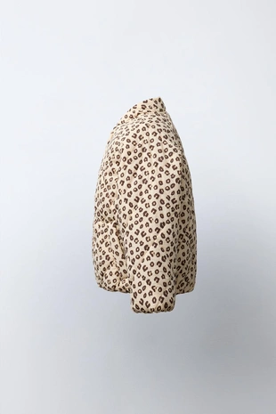 Стеганая куртка с анималистическим принтом- Заказать в России