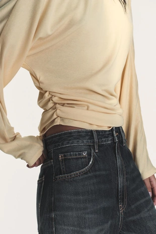 Футболка с боковой драпировкой