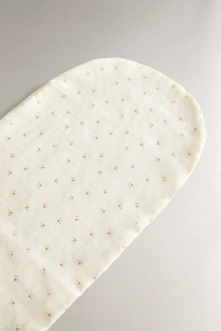 Детский плечевой слюнявчик с цветочным узором- Заказать в России