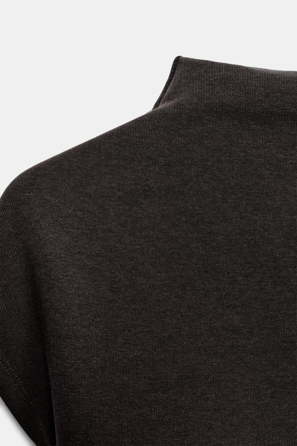 КОРОТКОЕ ПЛАТЬЕ С ВОРОТНИКОМ-СТОЙКОЙ