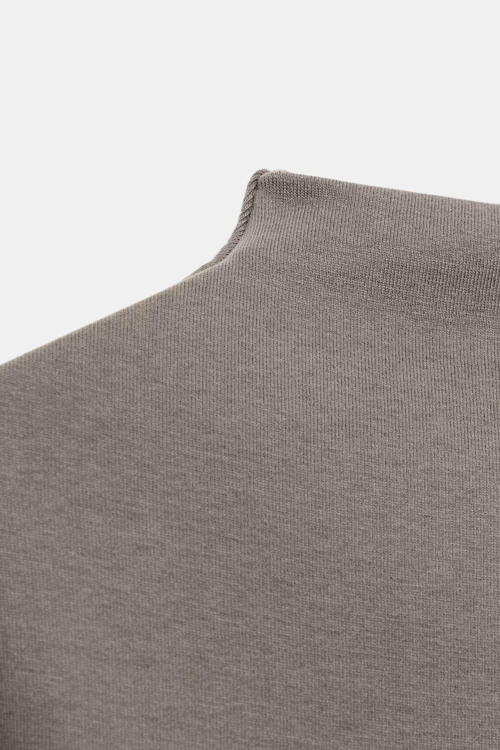 КОРОТКОЕ ПЛАТЬЕ С ВОРОТНИКОМ-СТОЙКОЙ