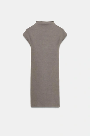 Короткое платье с воротником-стойкой