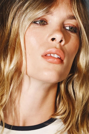 Футболка с контрастными деталями- Заказать в России