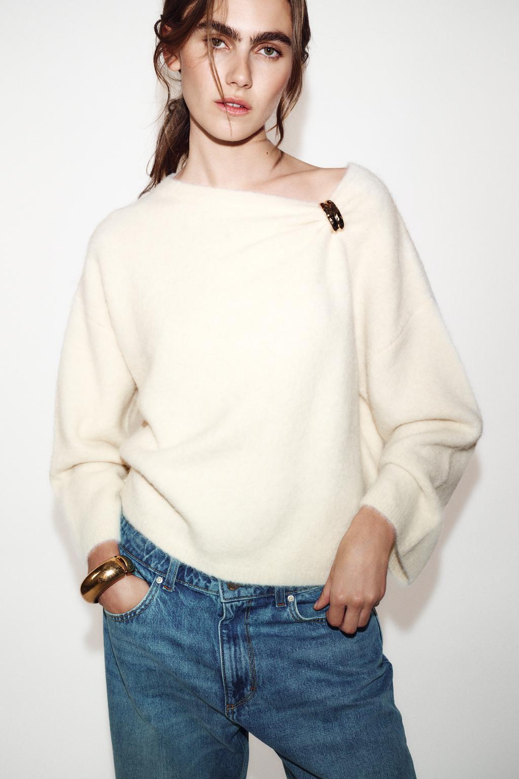 ДЖЕМПЕР С БРОШЬЮ