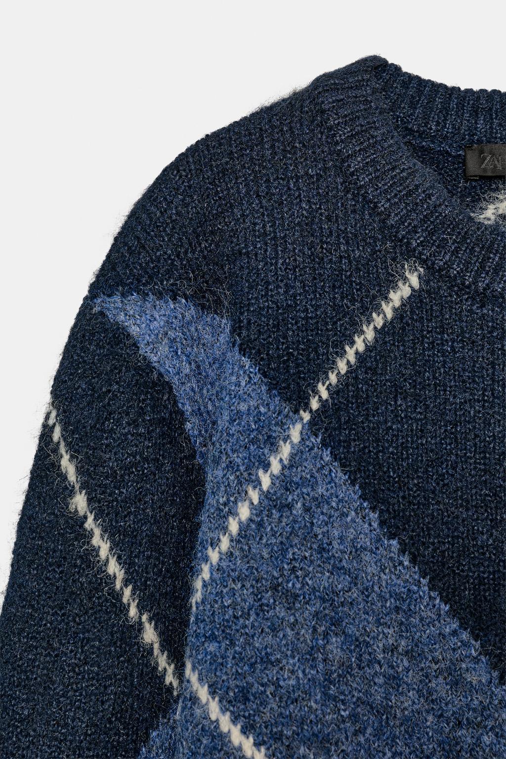 ТРИКОТАЖНЫЙ СВИТЕР В РОМБ