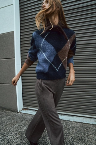 Трикотажный свитер в ромб- Заказать в России