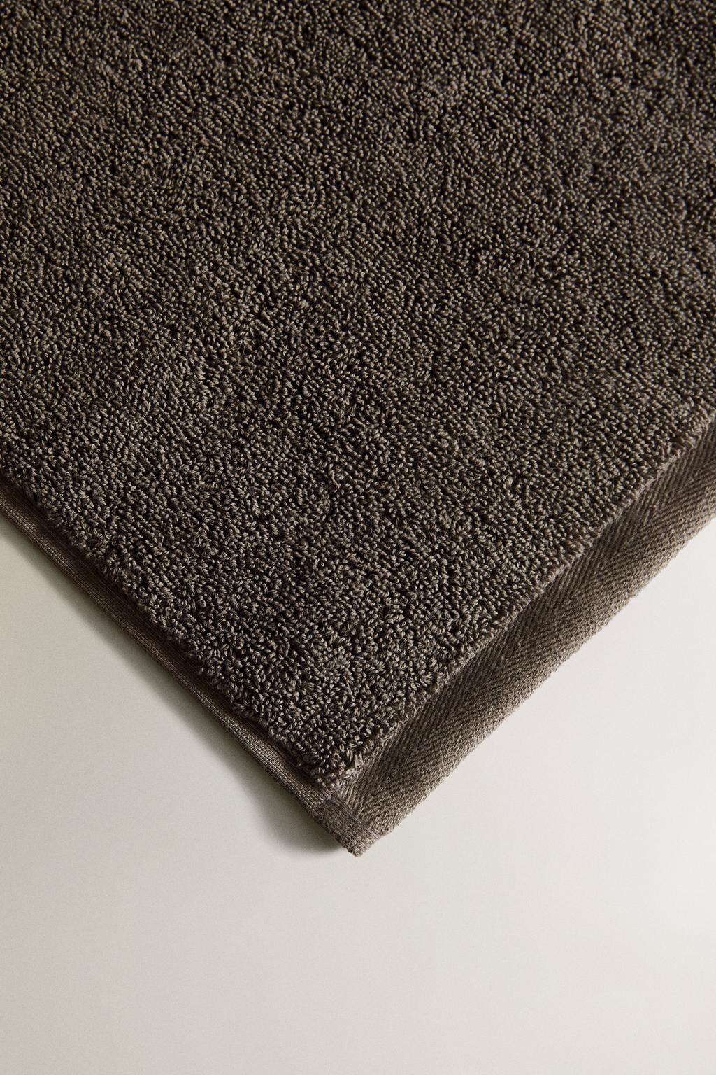 Мягкое хлопковое полотенце для ванны (700 г/м²)