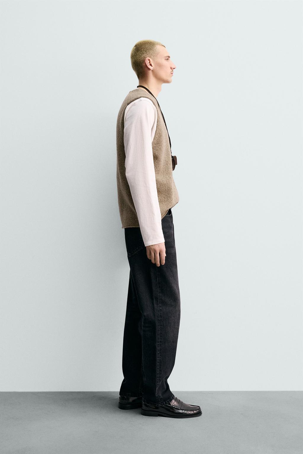 ТРИКОТАЖНЫЙ ЖИЛЕТ НА ПУГОВИЦАХ