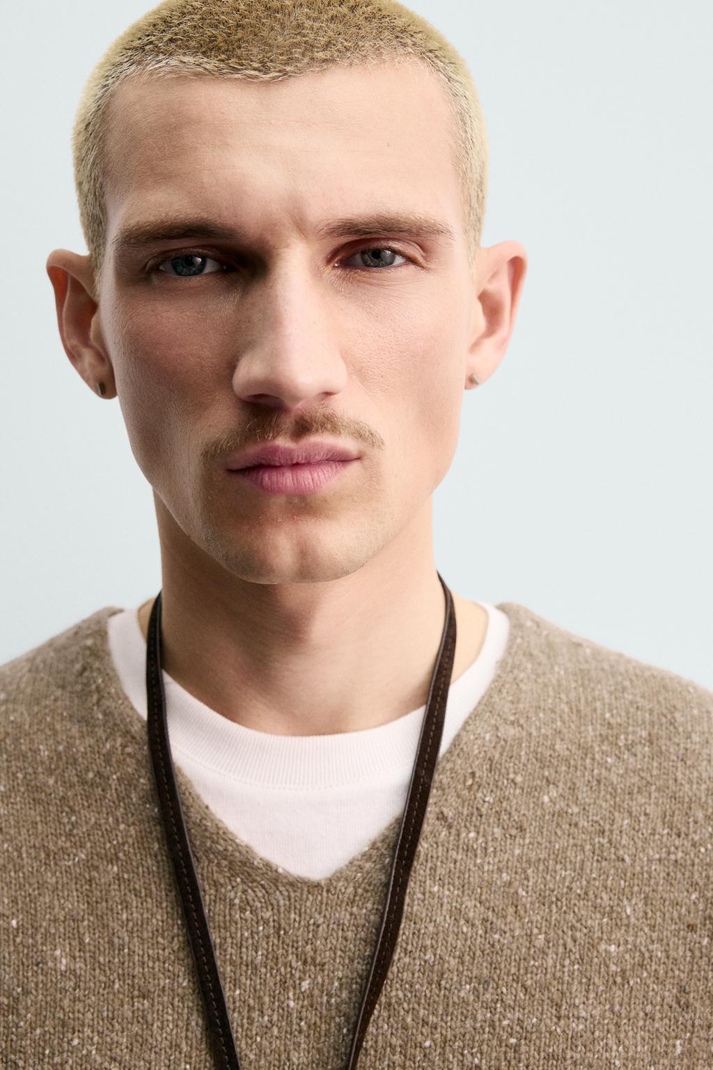 ТРИКОТАЖНЫЙ ЖИЛЕТ НА ПУГОВИЦАХ