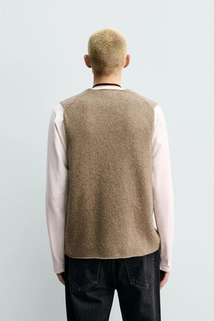 Трикотажный жилет на пуговицах- Заказать в России