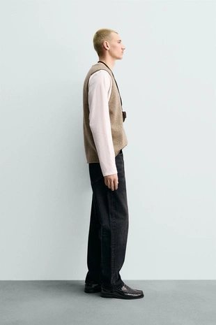 Трикотажный жилет на пуговицах- Заказать в России