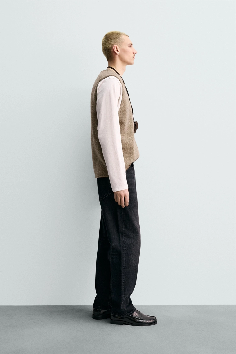 Вязаный жилет с пуговицами происхождение