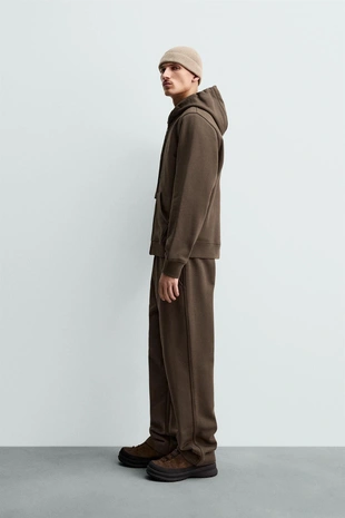 Джоггеры из плотного материала классического кроя