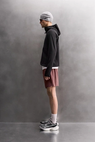 Куртка из высокотехнологичной ткани с капюшоном- Заказать в России