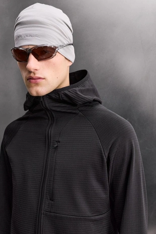 Куртка из высокотехнологичной ткани с капюшоном- Заказать в России