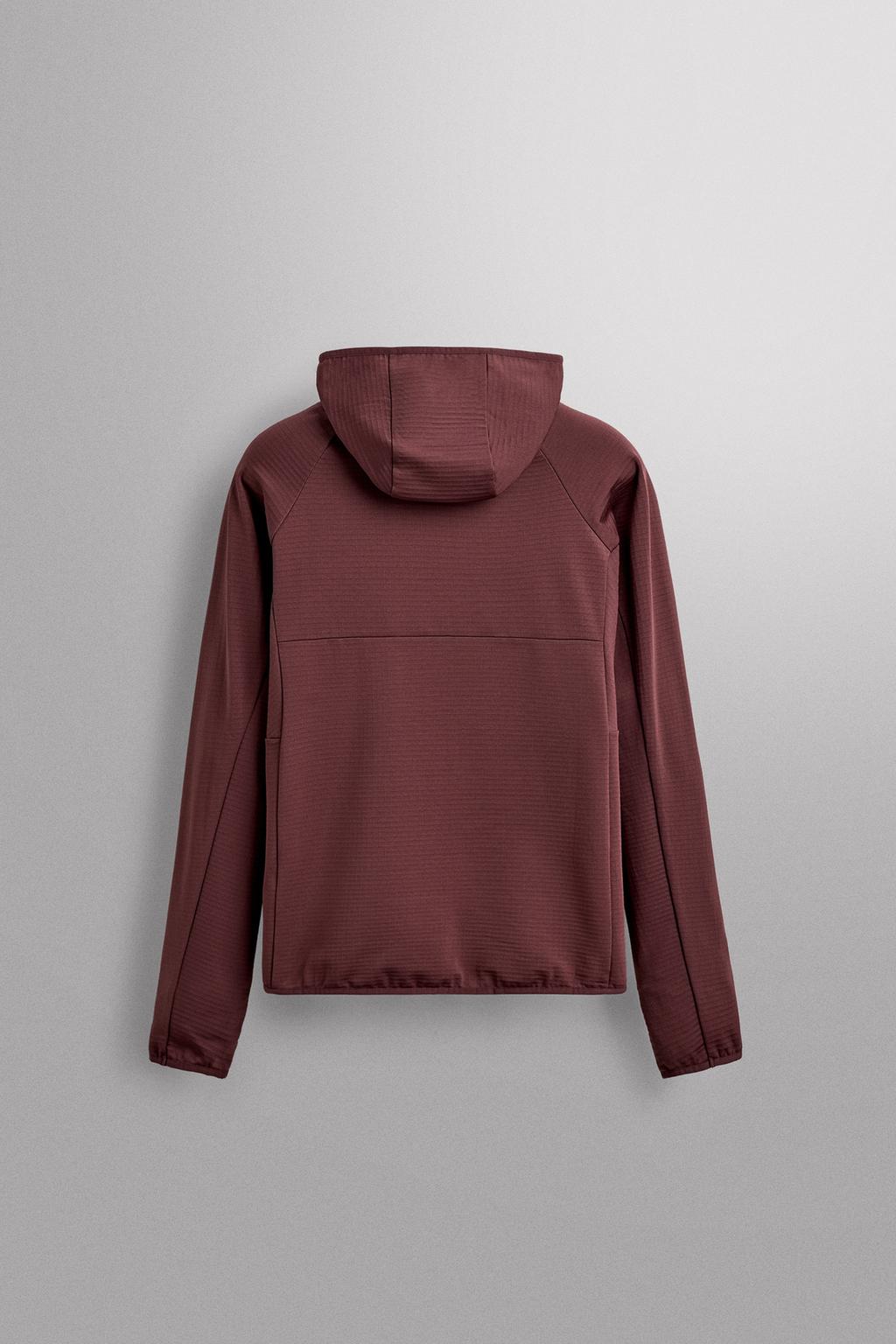 КУРТКА ИЗ ВЫСОКОТЕХНОЛОГИЧНОЙ ТКАНИ С КАПЮШОНОМ