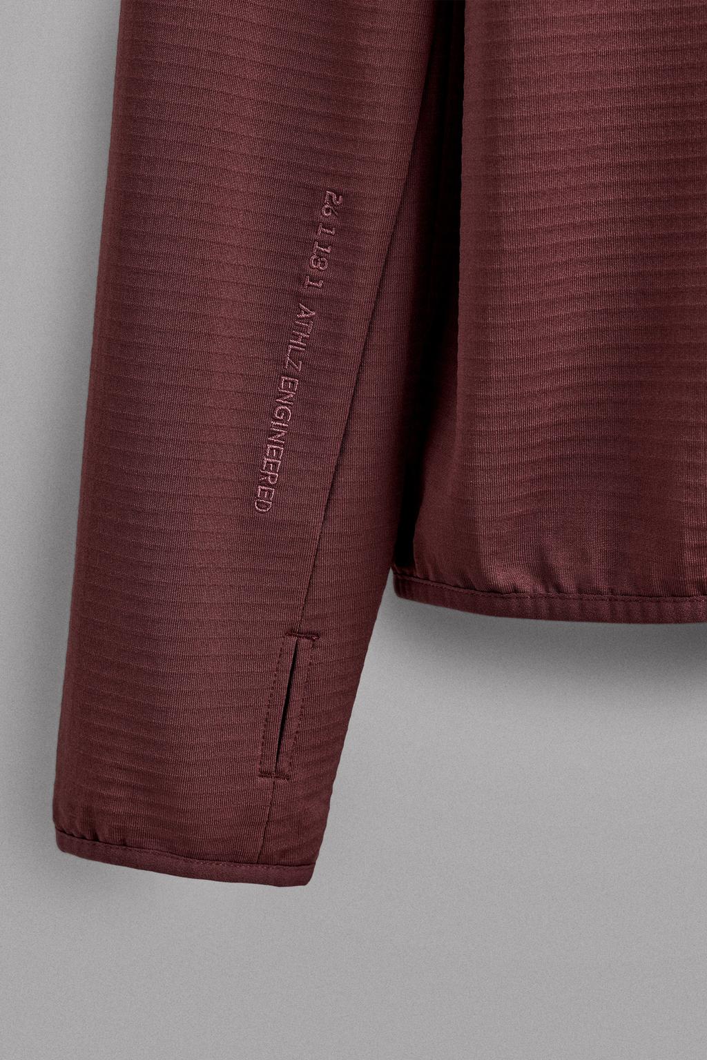 КУРТКА ИЗ ВЫСОКОТЕХНОЛОГИЧНОЙ ТКАНИ С КАПЮШОНОМ