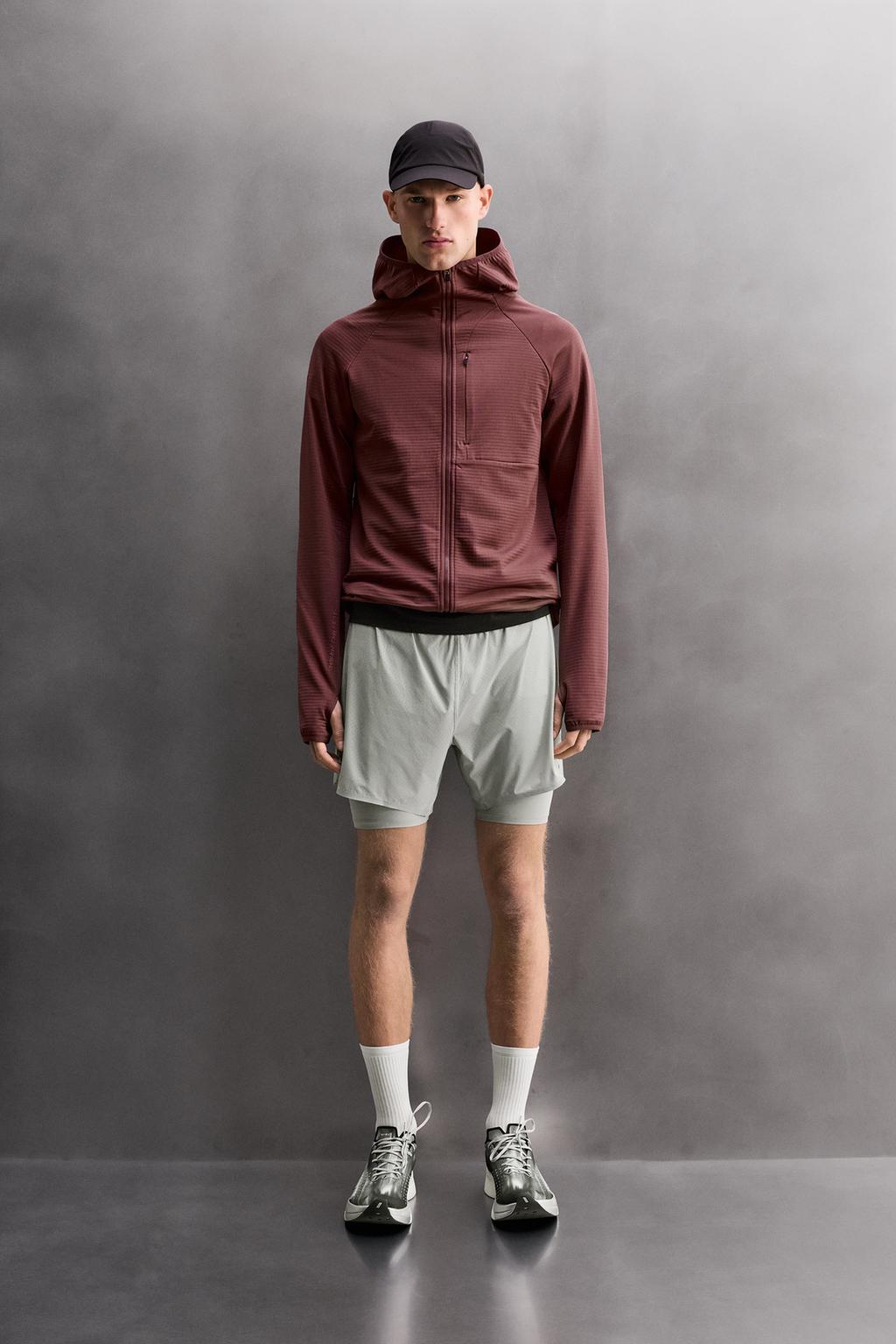 КУРТКА ИЗ ВЫСОКОТЕХНОЛОГИЧНОЙ ТКАНИ С КАПЮШОНОМ