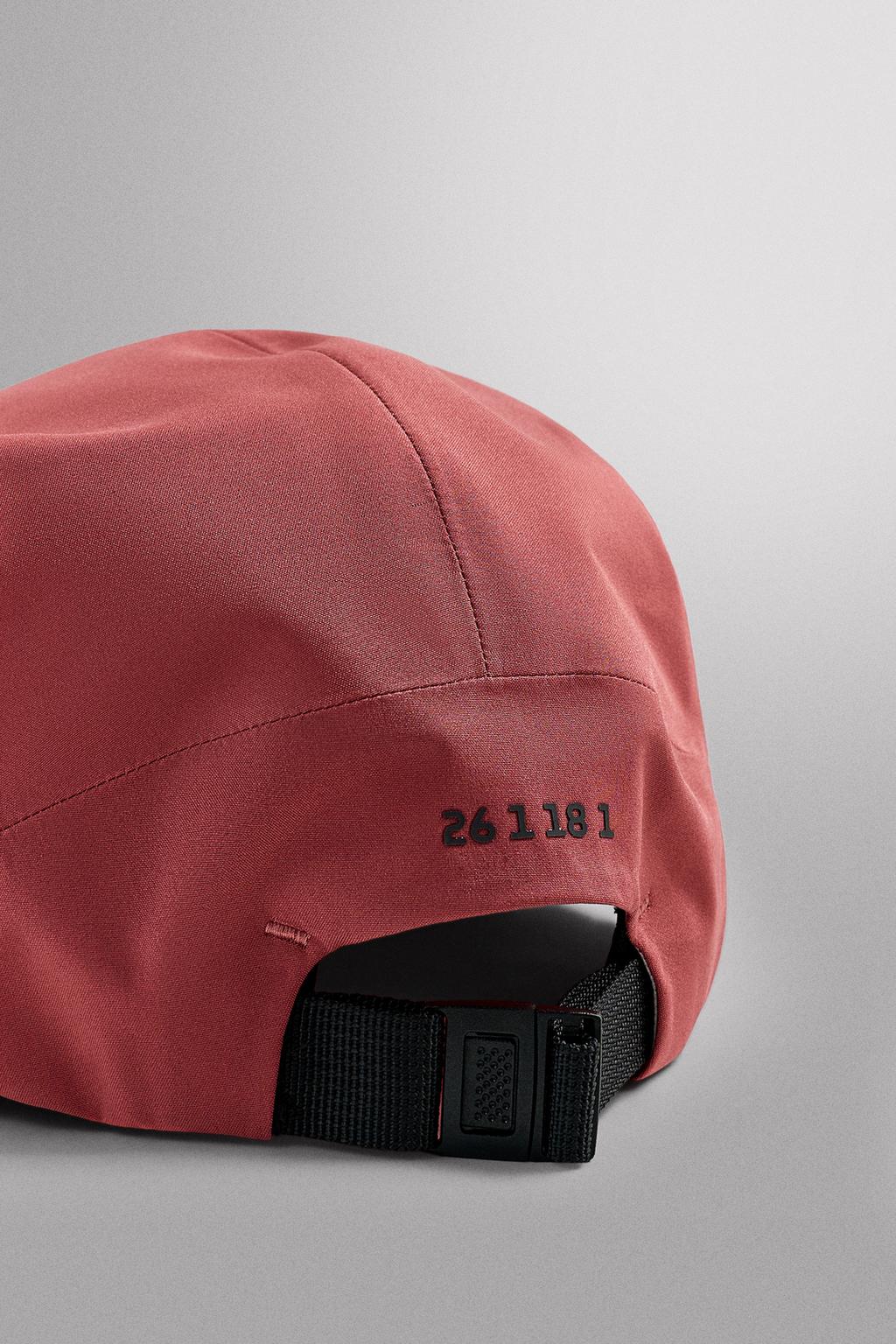 КЕПКА SHELL ИЗ ВЫСОКОТЕХНОЛОГИЧНОЙ ТКАНИ